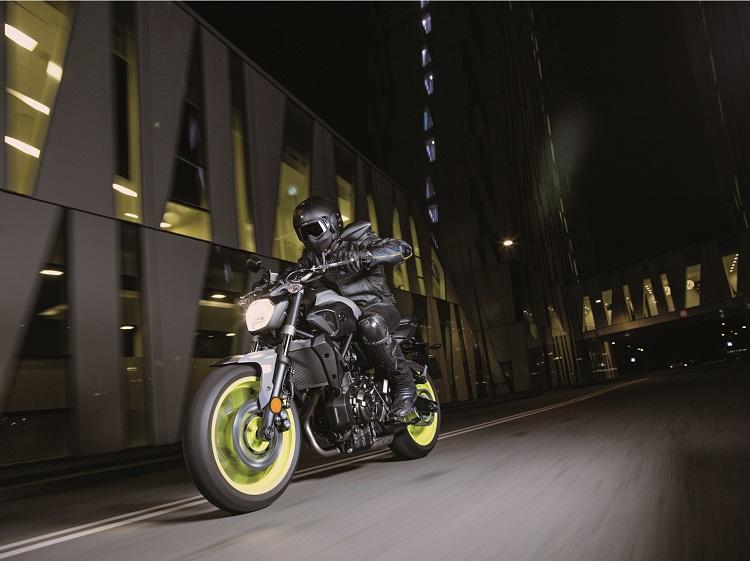 Novas naked de média cilindrada ao poder