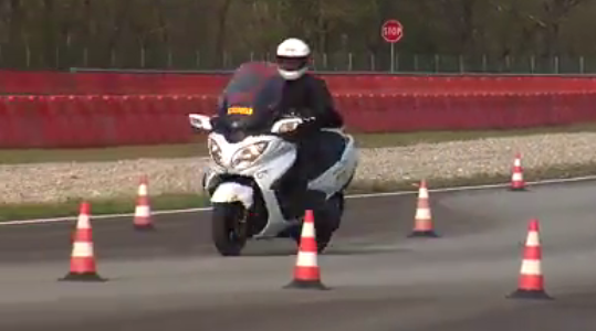 Vídeo | Apresentação dos novos pneus de scooter da Pirelli decorreu em Itália