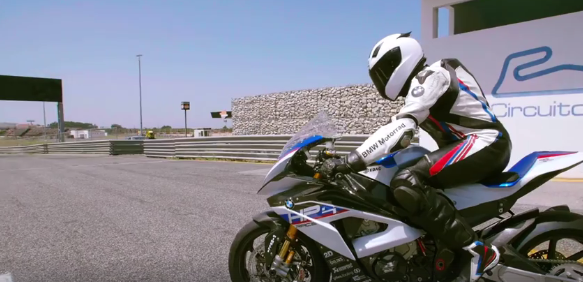 Nova BMW HP4 Race: conhece-a na ‘Motos’ de julho… nas bancas