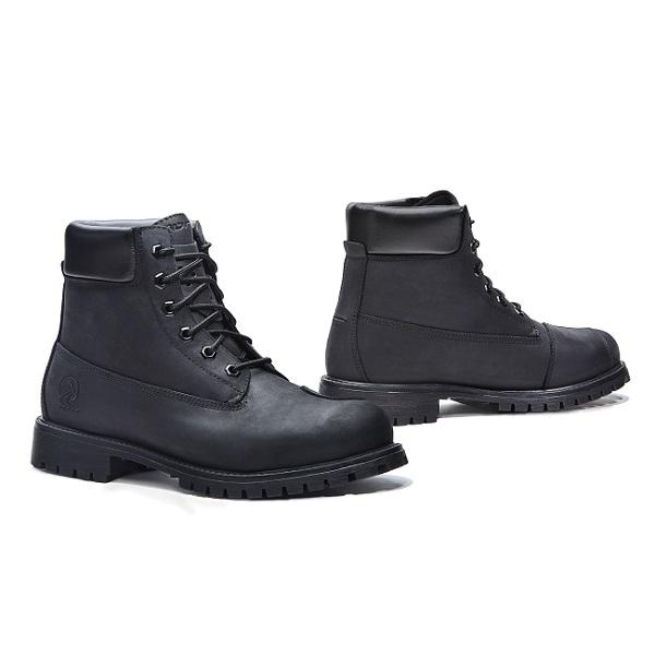Salgados Moto apresenta nova cor (preto) na bota Forma Elite