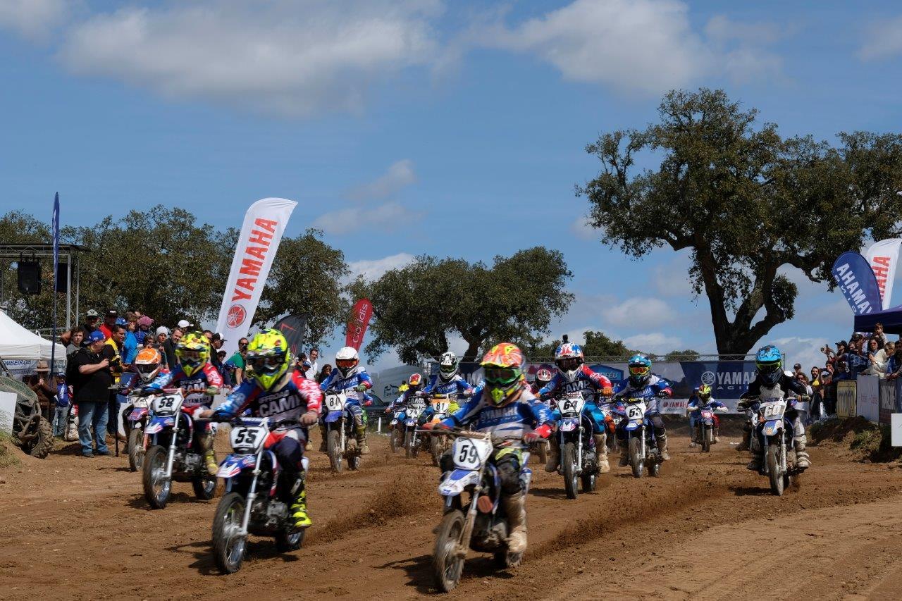 Évora recebe troféu Yamaha pela primeira vez
