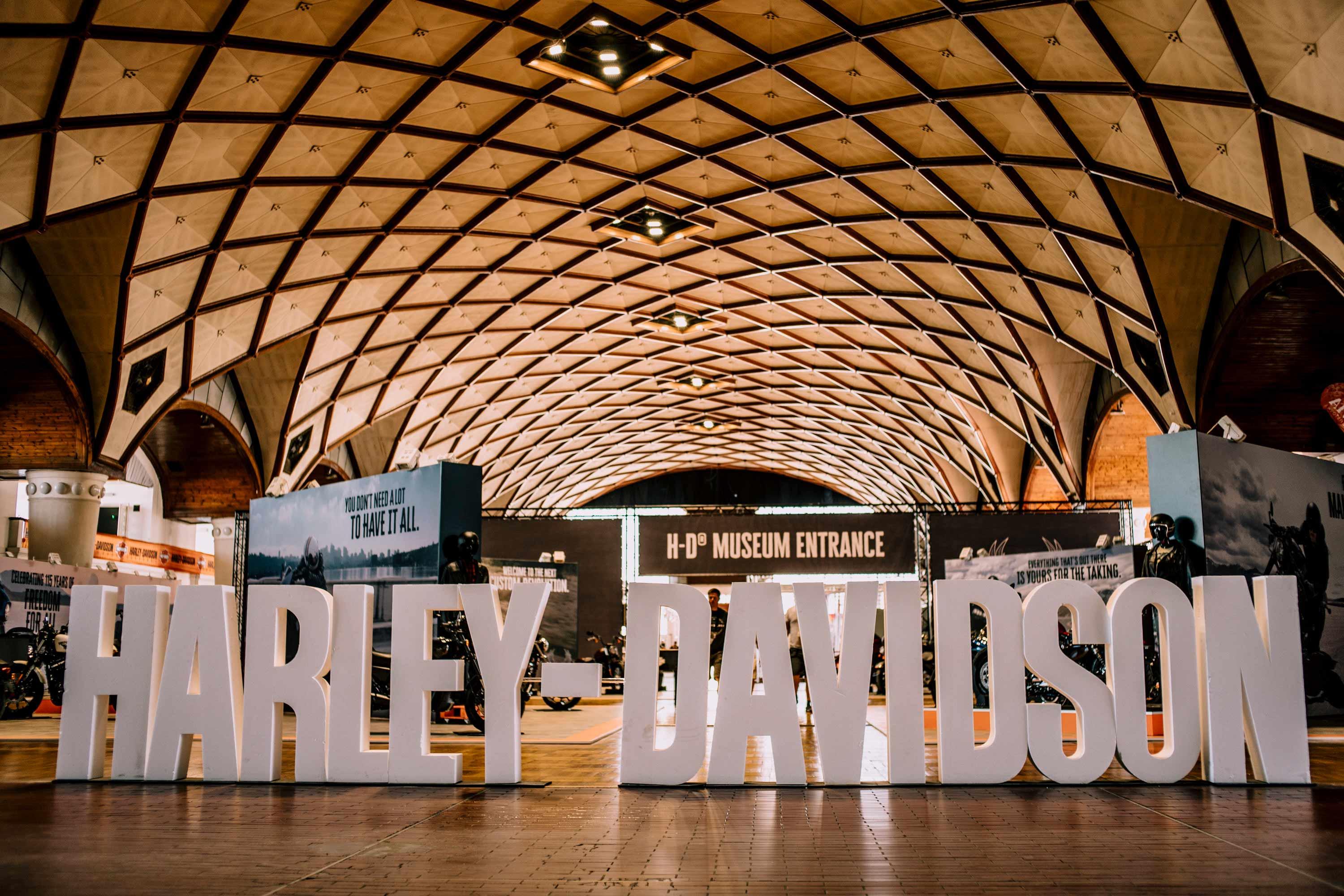 115º aniversário da Harley-Davidson junta 110 mil entusiastas em Praga