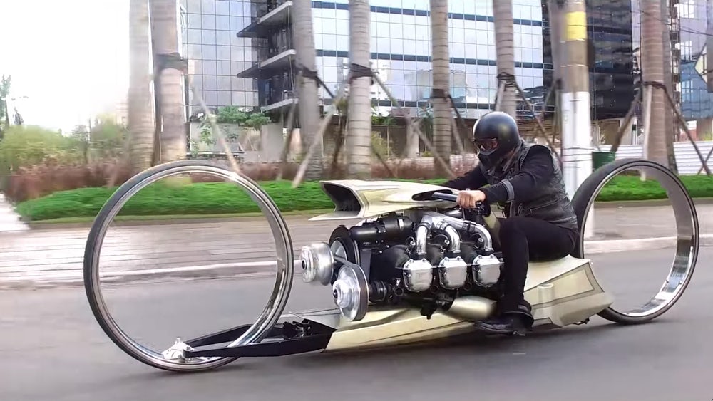 Aí está uma moto com 300 cv