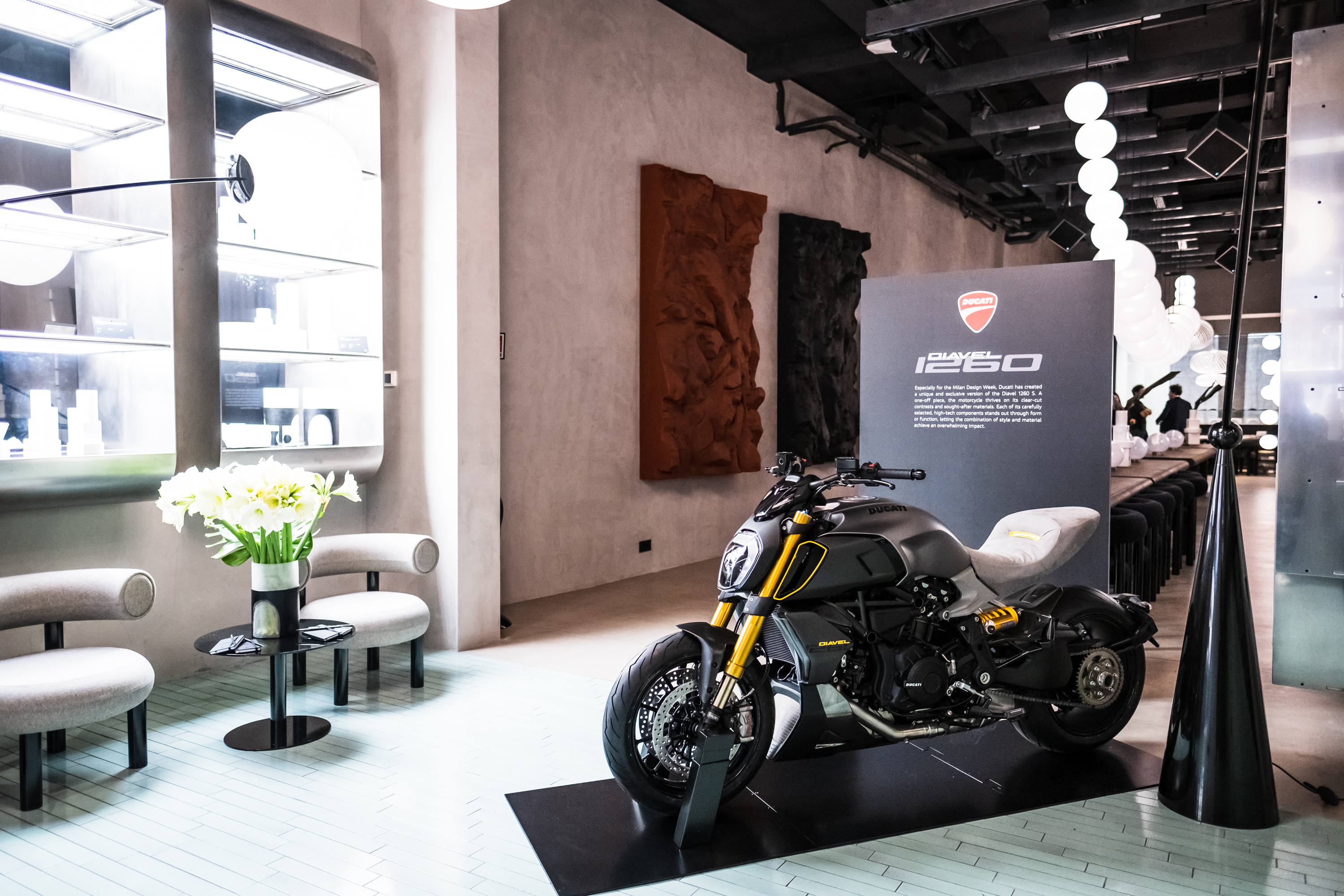 Ducati mostra Diavel 1260 S Materico na Semana do Design de Milão