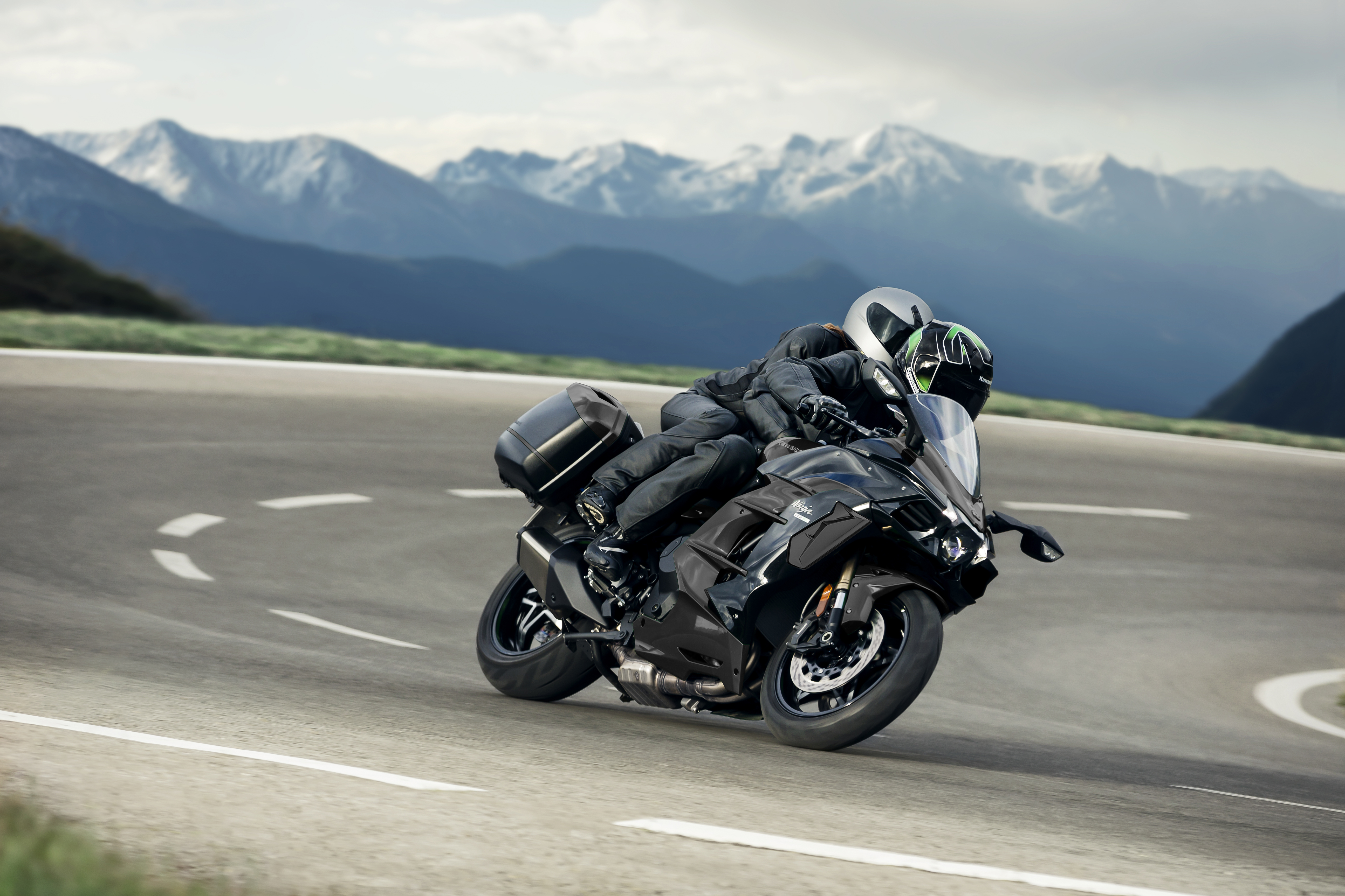 Kawasaki lança Ninja H2 SX ainda mais equipada