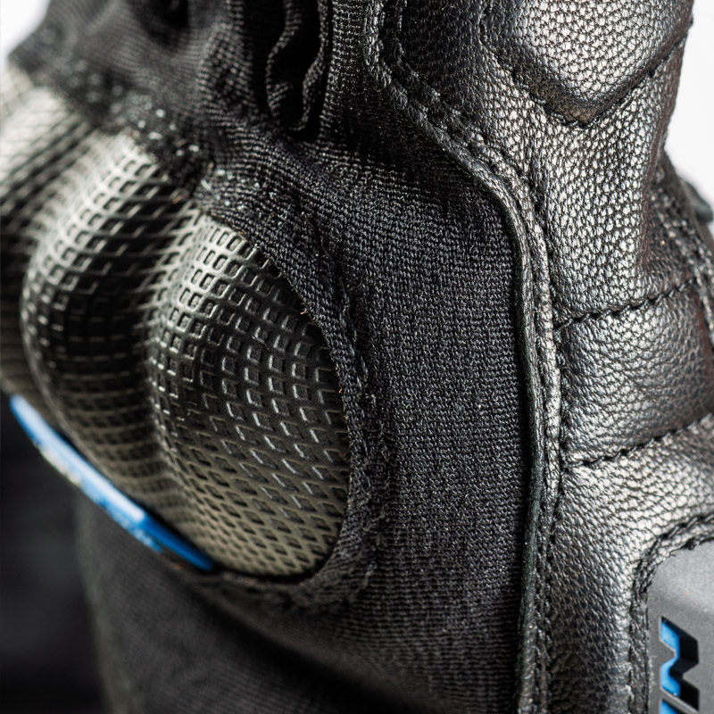 Lusomoto comercializa novas luvas Ixon IT-Aso