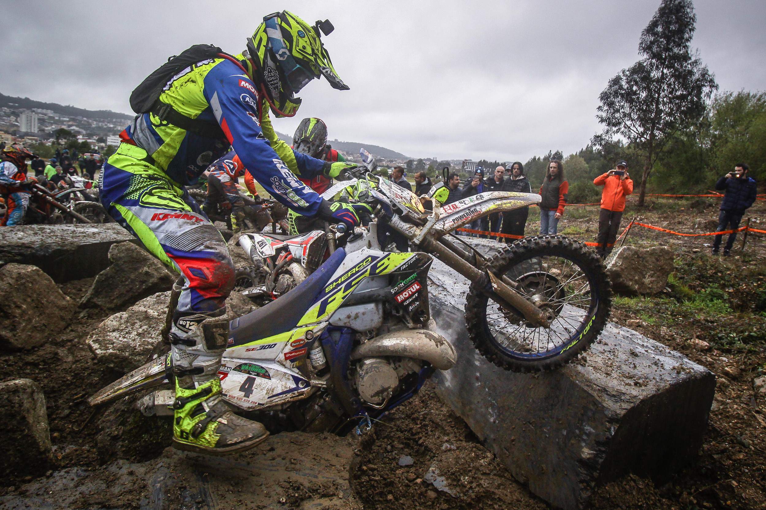 Mario Roman volta a vencer o Extreme Valongo 20