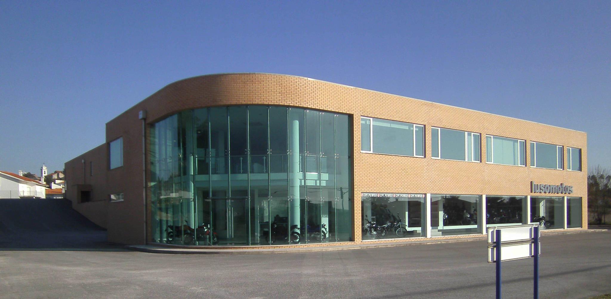 Lusomotos mantém obras de aumento das suas instalações