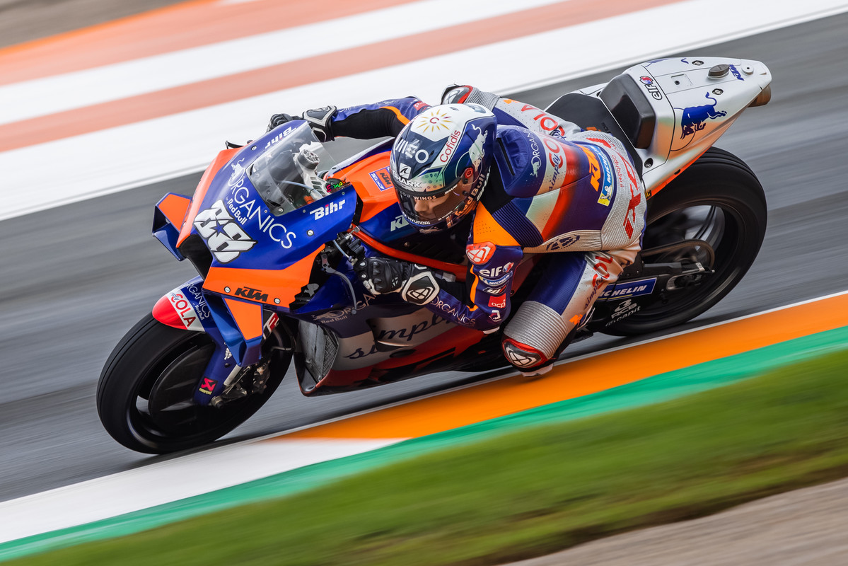 Miguel Oliveira em dia de estreia em Valência