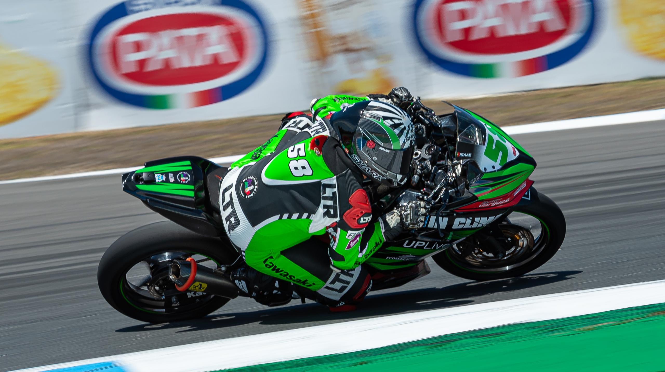 Isaac Rosa mais perto do topo no Estoril