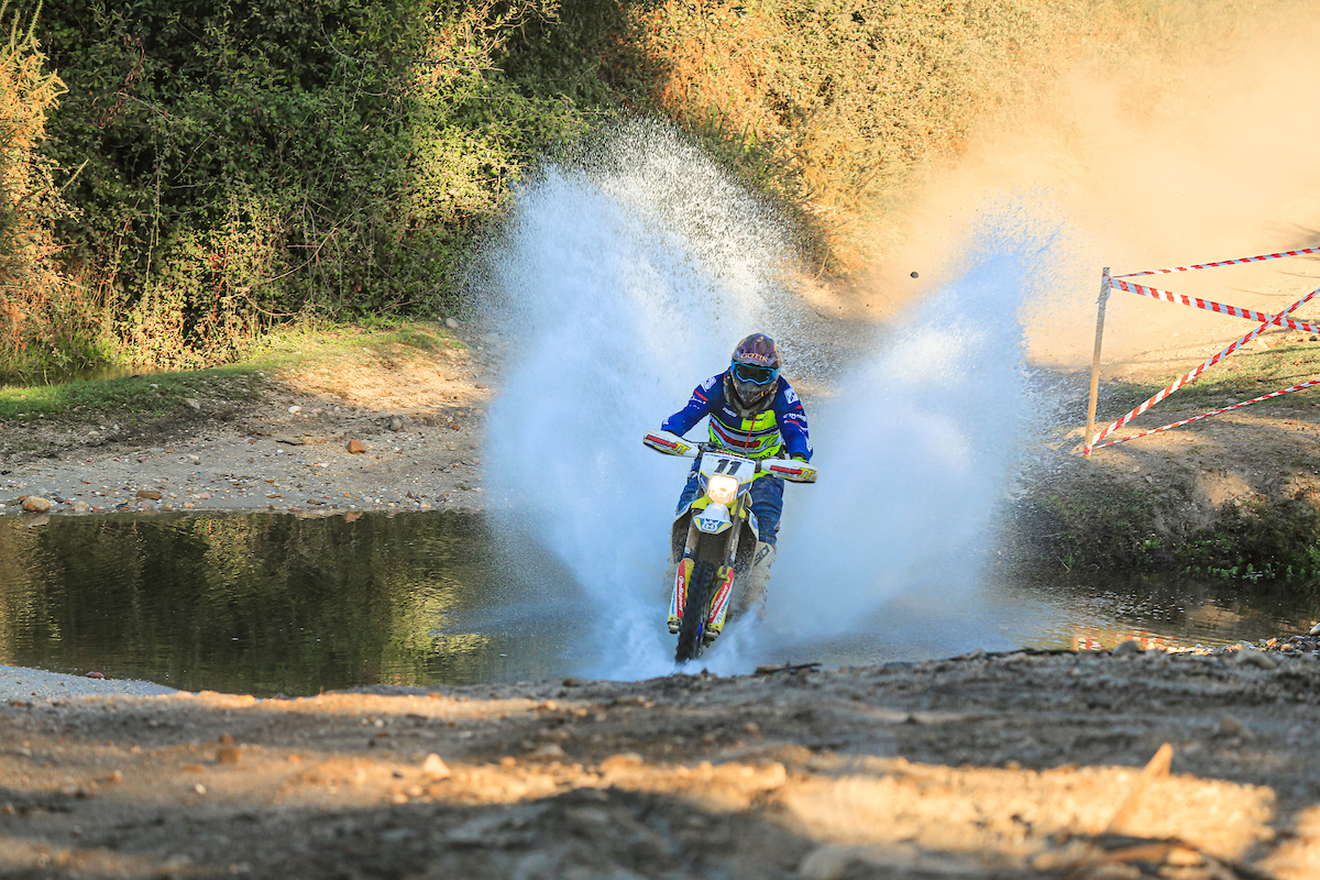 Bruno Santos em Husqvarna vence TT3 no Raid Ferraria