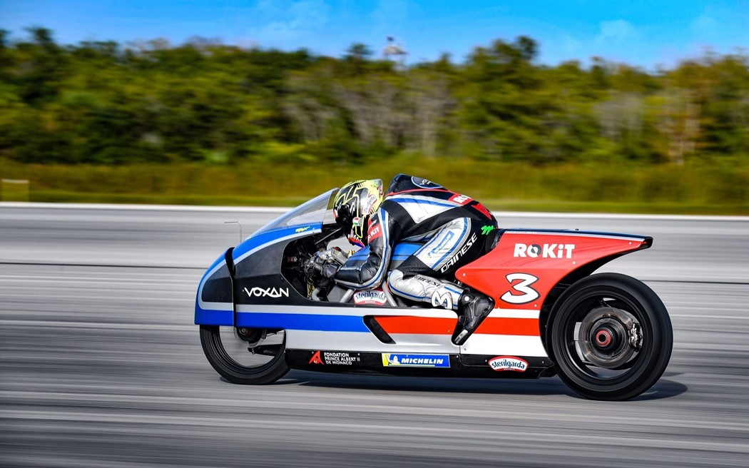 Max Biaggi atinge 455,737 km/h em moto elétrica