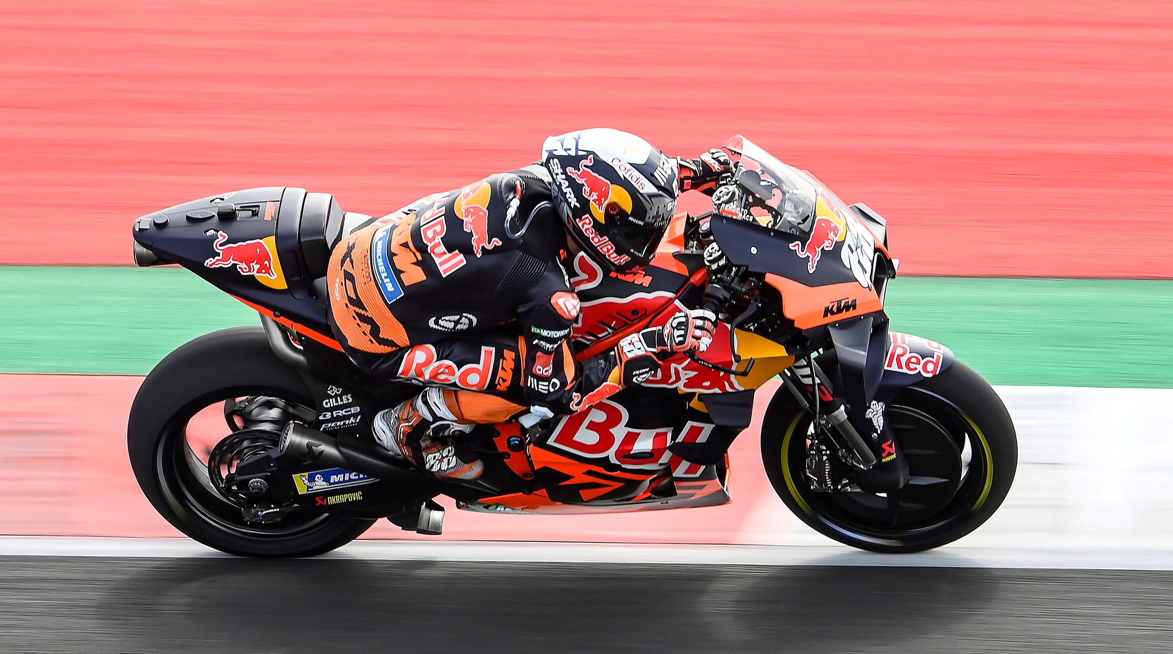 Miguel Oliveira vence ensopado GP da Indonésia