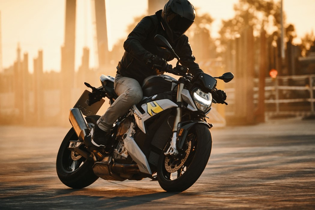 BMW S1000R – em vídeo