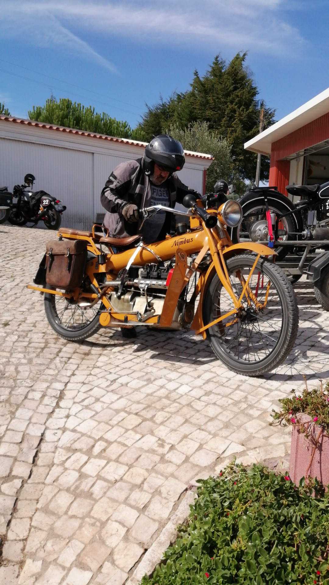 1.º Encontro Rodas Clássicas: Arruda dos Vinhos, dias 10 e 11 de junho