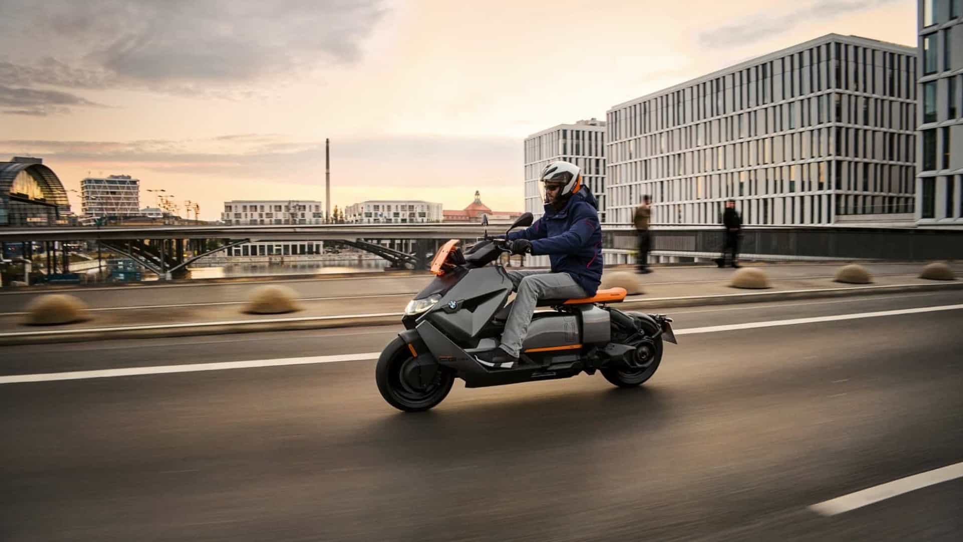 BMW CE 04 – em vídeo