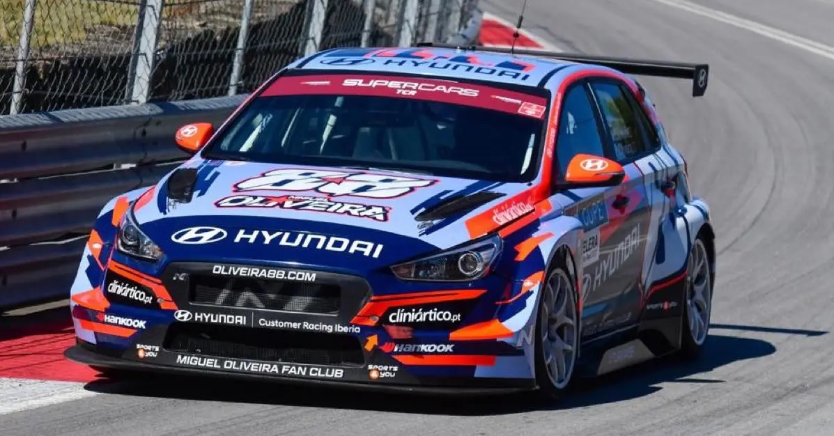 Miguel Oliveira também já é vencedor nas 4 rodas!