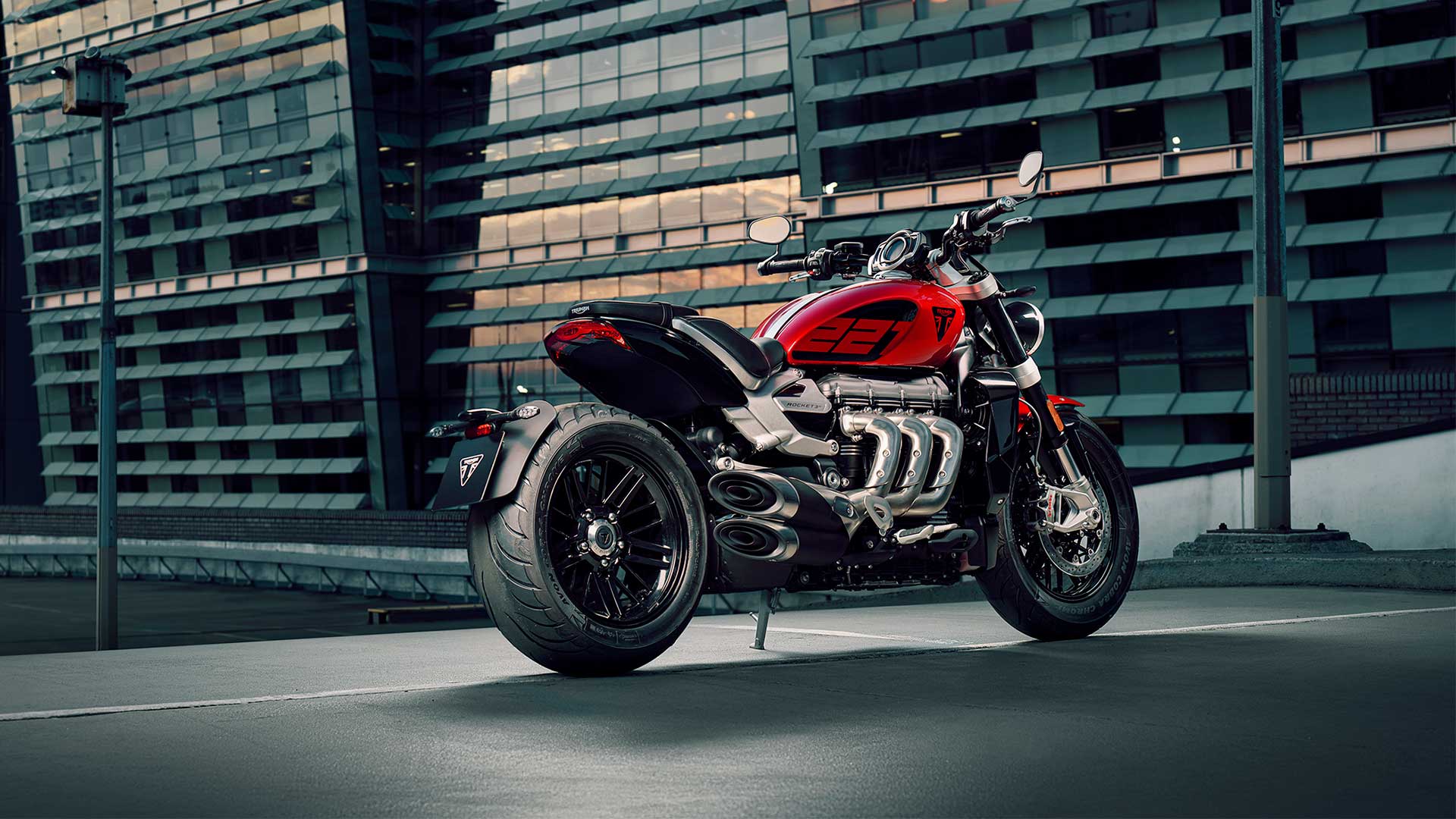 Triumph Rocket 3 R – em vídeo