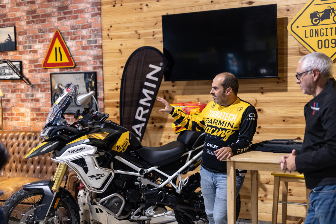 Triumph Tiger 1200 de série na Baja de Portalegre