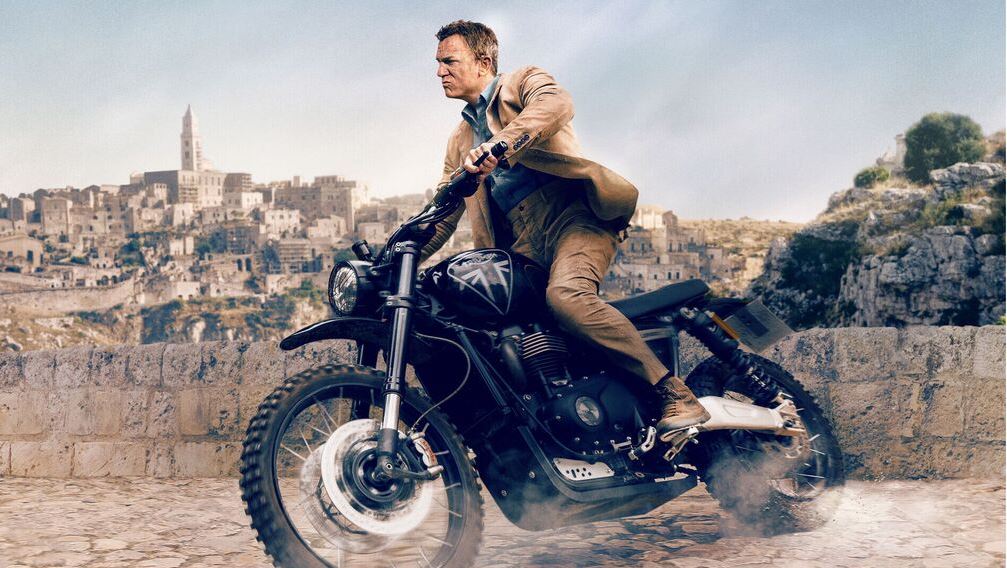 Triumph Scrambler 1200 XE de James Bond foi a leilão