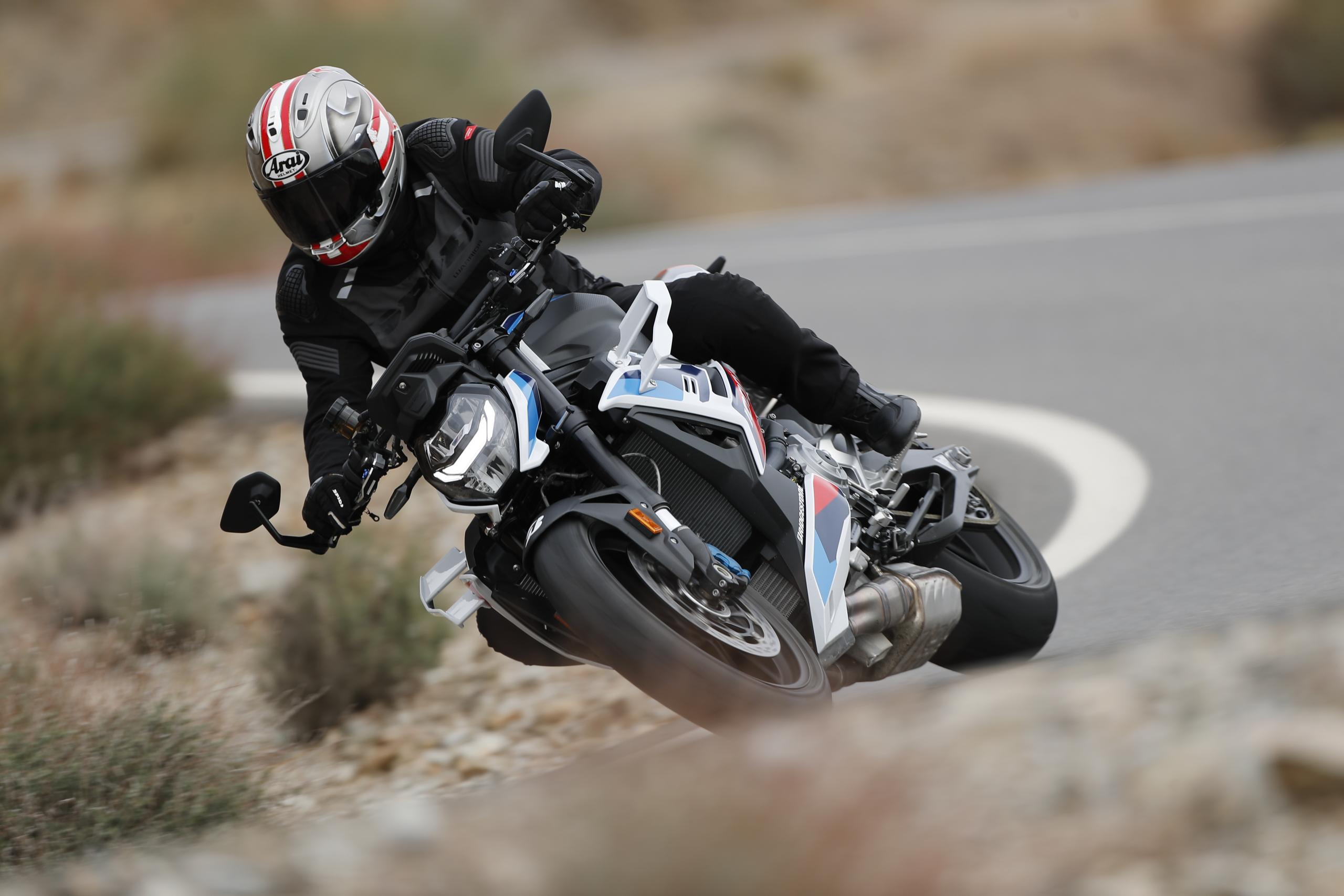 BMW M1000 R – em vídeo