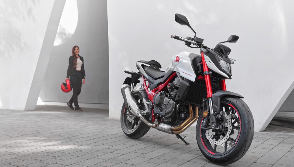 Honda CB 750 Hornet – em vídeo