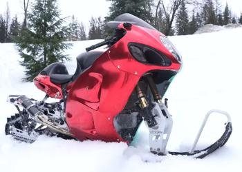 SUPERMOTO: Suzuki Hayabusa para a neve