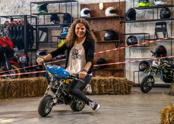 Mini motos e música ao vivo na Garagem Central Porto