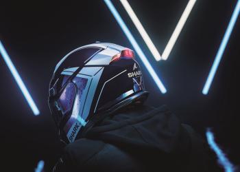 Skwal i3 é um capacete com luzes de travão integradas