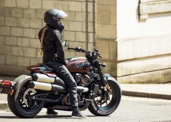 Dunlop presente no 120º aniversário da H-D em Budapeste