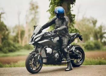 BMW Motorrad M 1000 XR Prototype antecipa terceiro modelo M