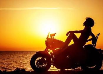 10 dicas para andar de moto com tempo quente