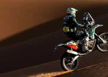 Mário Patrão no pódio do Addax Rally, em Marrocos