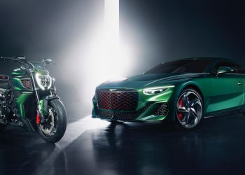 Bentley Batur traz uma Ducati Diavel como companhia