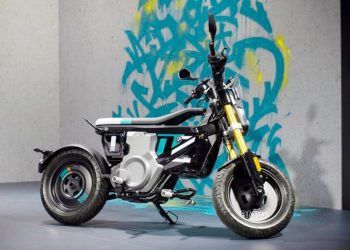 Vídeo – BMW CE 02