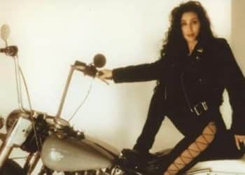 Cher: atriz, cantora, estrela de TV e Motociclista