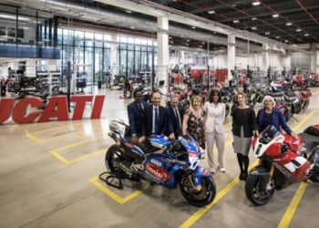 Ministros da Ciência e Tecnologia do G7 na Fábrica da Ducati em Borgo Panigale