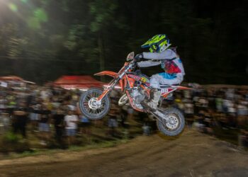 Campeonato Nacional de Supercross: noite quente em Fafe