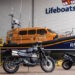 Duas motos Triumph Edição Bond autografadas por Daniel Craig em leilão para apoiar o RNLI
