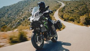 Kawasaki atualiza cores das Versys 650 e Vulcan S para 2025