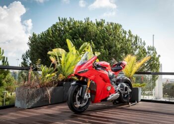 Panigale V4 S 2025 chega a Portugal