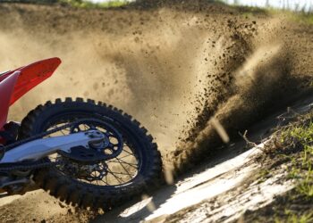 Pirelli apresenta duas novidades em pneus de moto para 2025