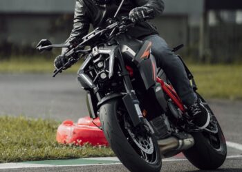 Salgados Moto apresenta novo capacete Airoh GP 800