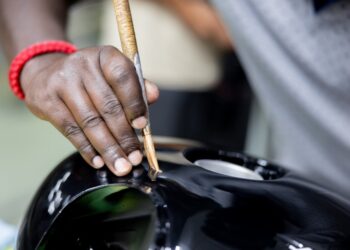 Royal Enfield superou