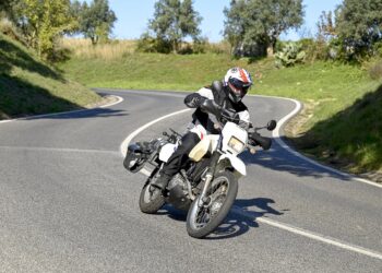 Recordar – Suzuki DR 650 SE – Eternamente jovem