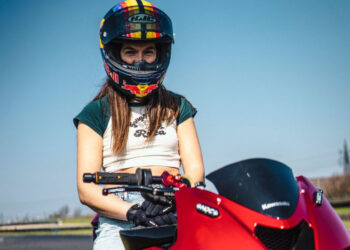 HJC Helmets dá as boas-vindas a Sarah Lezito