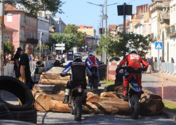 Super Enduro urbano desceu à cidade de Penafiel
