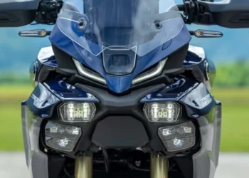 Faróis LED matriciais chegam às motos