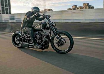 Supermoto – Harley-Davidson Sovereign Raven by Rough Crafts