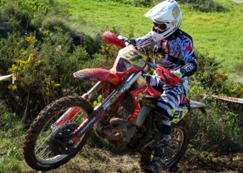 Duelo aceso no Hard Enduro de Valongo